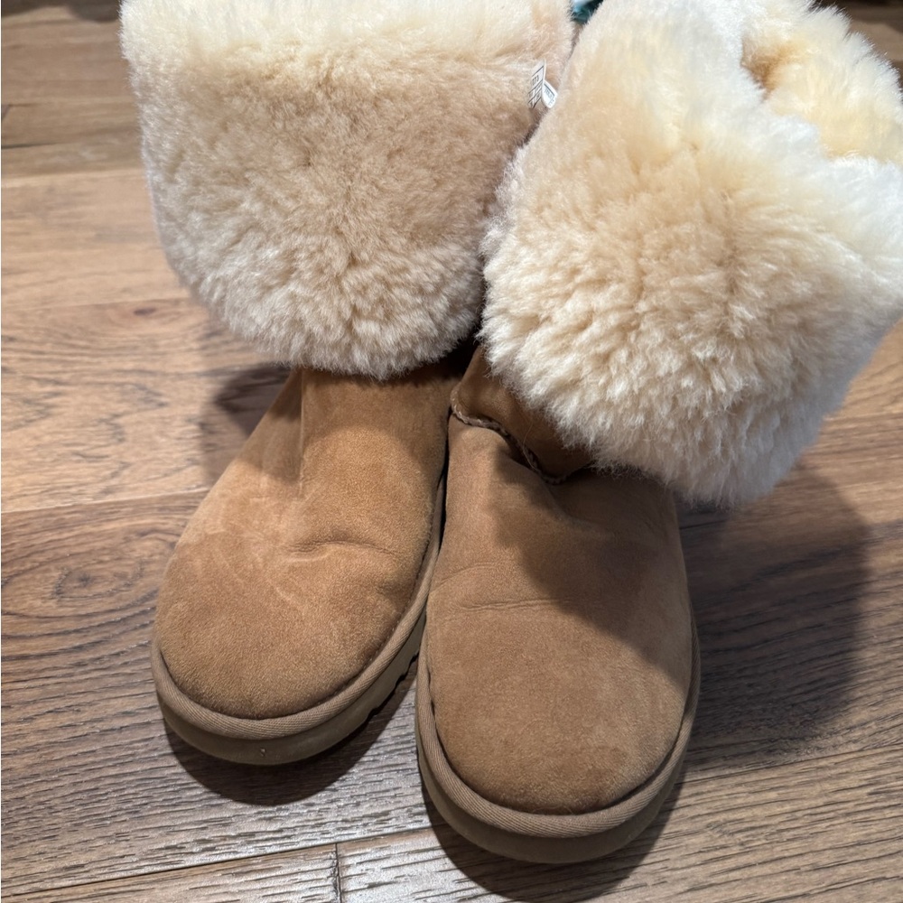 Bailey Button Uggs - Size 9 - Great Condition - image 6